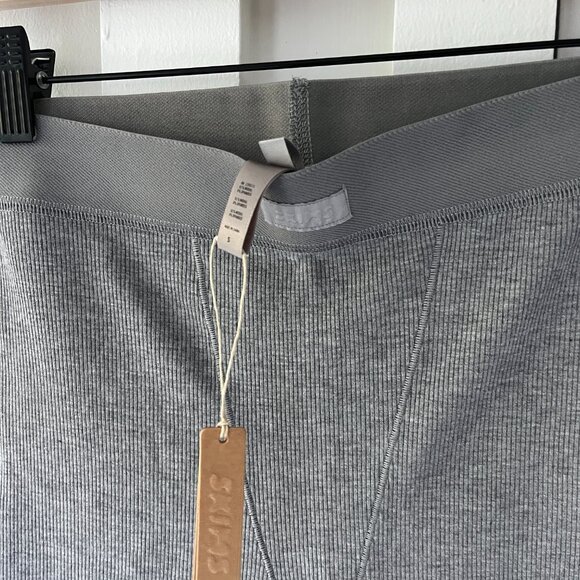 SKIMS Soft Lounge Ribbed Boxer Shorts - Heather Grey - Size S - Picture 4 of 5